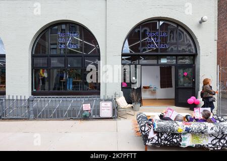 Textile Arts Center, 505 Carroll St, Brooklyn, NYC boutique photo d'un centre communautaire et éducatif pour les artistes du textile et de la fibre à Gowanus. Banque D'Images