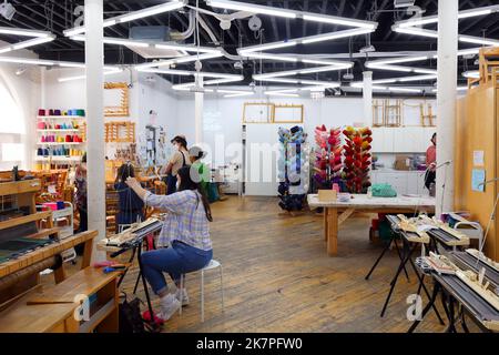 Atelier au textile Arts Centre, 505 Carroll St, Brooklyn, New York. Un centre communautaire et éducatif pour les artistes du textile et de la fibre à Gowanus. Banque D'Images