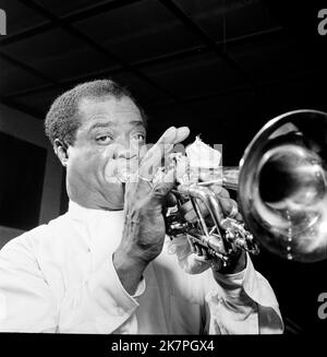 Louis Armstrong, Louis Daniel Armstrong (1901 – 1971), trompettiste et chanteur de jazz américain. Banque D'Images