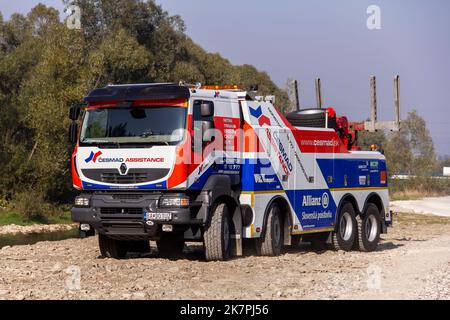 CADCA, SLOVAQUIE - 13 OCTOBRE 2010: Renault Kerax secours routier camion poids lourd de la société Cesmad assistance en Slovaquie Banque D'Images