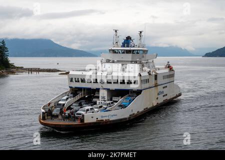 Un traversier, la Reine de Capilano, entre dans le terminal de traversier de Horseshoe Bay, à West Vancouver (Colombie-Britannique), au Canada. Banque D'Images