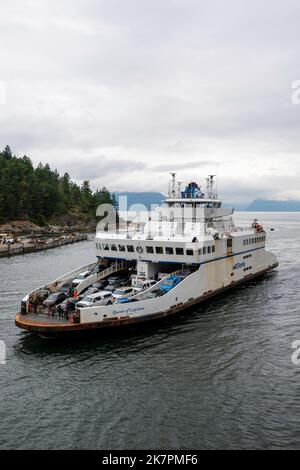 Un traversier, la Reine de Capilano, entre dans le terminal de traversier de Horseshoe Bay, à West Vancouver (Colombie-Britannique), au Canada. Banque D'Images