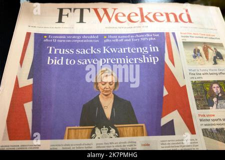 'Truss Kwarteng in BID to Save prime perort' FT Weekend Financial Times titre du journal PM Liz Truss article 15 octobre 2022 Londres Royaume-Uni Banque D'Images