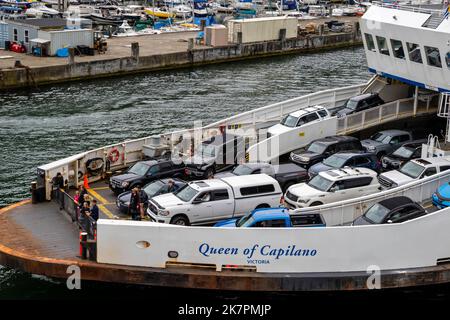 Un traversier, la Reine de Capilano, entre dans le terminal de traversier de Horseshoe Bay, à West Vancouver (Colombie-Britannique), au Canada. Banque D'Images