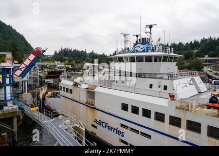 Un traversier, la Reine de Capilano, entre dans le terminal de traversier de Horseshoe Bay, à West Vancouver (Colombie-Britannique), au Canada. Banque D'Images