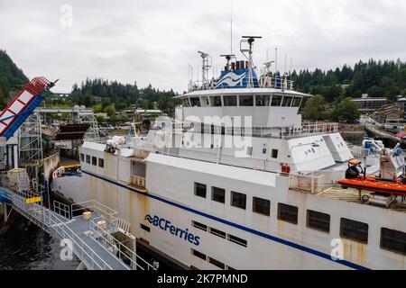 Un traversier, la Reine de Capilano, entre dans le terminal de traversier de Horseshoe Bay, à West Vancouver (Colombie-Britannique), au Canada. Banque D'Images