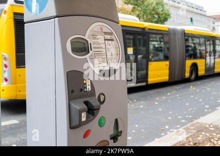 Berlin Allemagne - 15 octobre 2022, parking machine dans un parking Banque D'Images