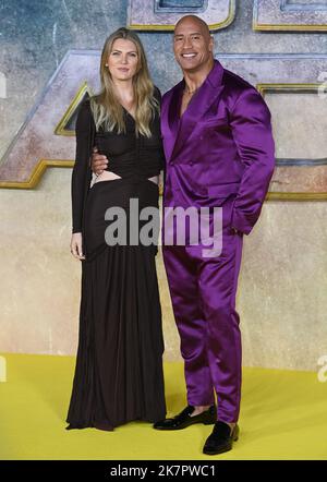 Londres, Royaume-Uni. 18th octobre 2022. 18 octobre 2022. Londres, Royaume-Uni. Ella Craig et Dwayne Johnson arrivent à la première de Black Adam au Royaume-Uni. Crédit : Doug Peters/Alamy Live News Banque D'Images