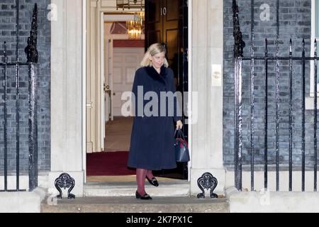Sous-secrétaire d'État parlementaire aux compétences, Andrea Jenkyns, députée, quitte le 10 Downing Street à Londres. Date de la photo: Mardi 18 octobre 2022. Banque D'Images
