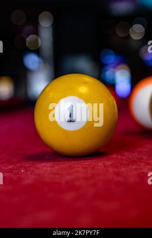 jeu de boules snooker billard boules rouges lampes de table Banque D'Images