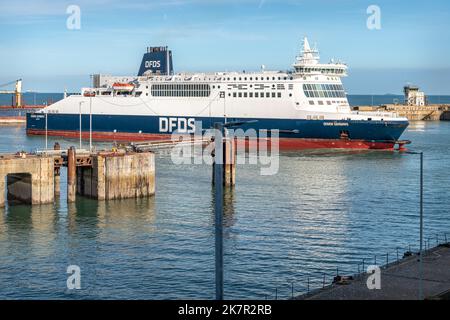 DFDS Ferry Dover Seaways, dans le port de Douvres, dans la Manche, Kent, Royaume-Uni Banque D'Images