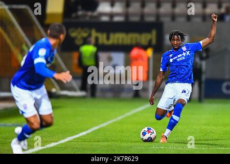 Cambridge, Royaume-Uni. 18th octobre 2022Tawanda Chirewa (42 Ipswich Town) contrôle le ballon lors du match de Trophée de l'EFL entre Cambridge United et Ipswich Town au stade R Cotings Abbey Stadium, Cambridge, le mardi 18th octobre 2022. (Crédit : Kevin Hodgson | ACTUALITÉS MI) crédit : ACTUALITÉS MI et sport /Actualités Alay Live Banque D'Images