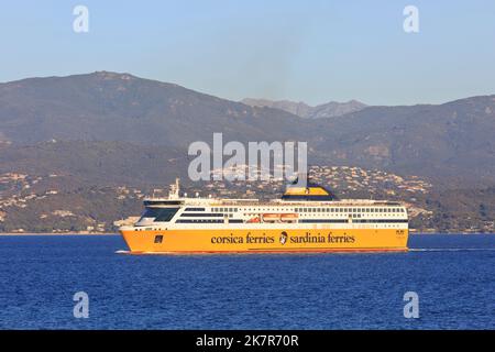 Le ferry rapide MS Pascal Lota (2019) de Corsica Ferries - Sardaigne Ferries dans la baie d'Ajaccio (Corse-du-Sud), France Banque D'Images