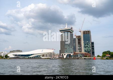 La tour d'observation a'Dam avec balançoires surplombe la ville d'Amsterdam Banque D'Images