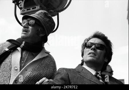 Don Siegel & Clint Eastwood film: Dirty Harry (USA 1971) personnages: Insp. Harry Callahan, Directeur Directeur: Don Siegel 22 décembre 1971 **AVERTISSEMENT** cette photographie est à usage éditorial exclusif et est le copyright de WARNER BROS. Et/ou le photographe désigné par la Société de film ou de production et ne peut être reproduit que par des publications en conjonction avec la promotion du film ci-dessus. Crédit obligatoire pour WARNER BROS. est obligatoire. Le photographe doit également être crédité lorsqu'il est connu. Aucune utilisation commerciale ne peut être accordée sans l'autorisation écrite de la Société du film. Banque D'Images