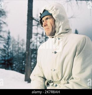Clint Eastwood film The Eiger sanction (1976) personnages : Dr Jonathan Hemlock réalisateur : Clint Eastwood 21 mai 1975 **AVERTISSEMENT** cette photographie est réservée à un usage éditorial et est protégée par les droits d'auteur d'UNIVERSAL et/ou du photographe désigné par la société de production et ne peut être reproduite que par des publications en liaison avec la promotion du film ci-dessus. Un crédit obligatoire pour UNIVERSAL est requis. Le photographe doit également être crédité lorsqu'il est connu. Aucune utilisation commerciale ne peut être accordée sans autorisation écrite de The film Company. Banque D'Images