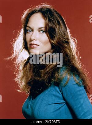 Catherine Bach Television: The Dukes of Hazzard (TV-Serie) Characters: Daisy Duke USA 1979-1985, 26 janvier 1979 **AVERTISSEMENT** cette photo est à usage éditorial exclusif et est le copyright de WARNER BROS. TV et/ou le photographe désigné par la Société de film ou de production et ne peut être reproduit que par des publications en conjonction avec la promotion du film ci-dessus. Crédit obligatoire pour WARNER BROS. Un téléviseur est requis. Le photographe doit également être crédité lorsqu'il est connu. Aucune utilisation commerciale ne peut être accordée sans l'autorisation écrite de la Société du film. Banque D'Images