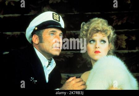 Mel Brooks & Bernadette Peters film Silent Movie (1976) personnages : Mel Funn & Vilma Kaplan réalisateur : Mel Brookes 16 juin 1976 **AVERTISSEMENT** cette photographie est réservée à un usage éditorial et est la propriété de 20TH CENTURY FOX et/ou du photographe désigné par la société de production et ne peut être reproduite que par des publications en liaison avec la promotion du film ci-dessus. Un crédit obligatoire pour 20TH CENTURY FOX est requis. Le photographe doit également être crédité lorsqu'il est connu. Aucune utilisation commerciale ne peut être accordée sans autorisation écrite de The film Company. Banque D'Images