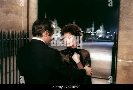 Ben Gazzara et Audrey Hepburn film: Bloodline (USA/DE 1979) personnages: Rhys Williams & Elizabeth Roffe Directeur: Terence Young 29 juin 1979 **AVERTISSEMENT** cette photographie est destinée à un usage éditorial exclusif et est le copyright des IMAGES PARAMOUNT et/ou du photographe assigné par la Société de film ou de production et ne peut être reproduite que par des publications en conjonction avec la promotion du film ci-dessus. Un crédit obligatoire pour LES PHOTOS PARAMOUNT est requis. Le photographe doit également être crédité lorsqu'il est connu. Aucune utilisation commerciale ne peut être accordée sans l'autorisation écrite de la Société du film. Banque D'Images