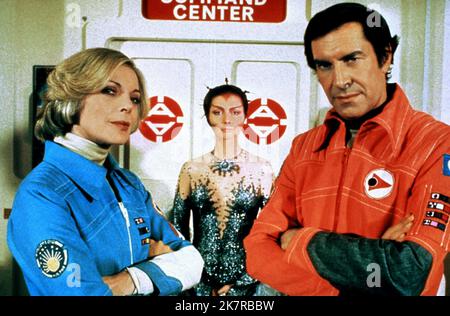 Babara bain, Catherine Schell et Martin Landau Television: Space 1999 ; Space: 1999 (1972) Directeur: Gerry Anderson et Silvia Anderson 04 septembre 1975 **AVERTISSEMENT** cette photographie est destinée à un usage éditorial exclusif et est protégée par les droits d'auteur de CBSFOX et/ou du photographe attribué par la Société de film ou de production et ne peut être reproduite que par des publications dans le cadre de la promotion du film ci-dessus. Un crédit obligatoire pour CBSFOX est requis. Le photographe doit également être crédité lorsqu'il est connu. Aucune utilisation commerciale ne peut être accordée sans l'autorisation écrite de la Société du film. Banque D'Images