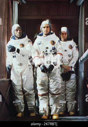 O.J. Simpson,James Brolin & Sam Waterston film: Capricorne One (USA/UK 1977) personnages: Cmdr. John Walker, Coll. Charles Brubaker & Lt. Col. Peter Willis Directeur: Peter Hyams 17 décembre 1977 **AVERTISSEMENT** cette photographie est à usage éditorial exclusif et est le copyright de WARNER BROS. Et/ou le photographe désigné par la Société de film ou de production et ne peut être reproduit que par des publications en conjonction avec la promotion du film ci-dessus. Crédit obligatoire pour WARNER BROS. est obligatoire. Le photographe doit également être crédité lorsqu'il est connu. Aucune utilisation commerciale ne peut être accordée sans au écrit Banque D'Images