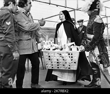 Sophia Loren film: The Sin; White Sister (Bianco) personnages: Hermana Germana Rosso, E..., IT/FR/E 1972, Directeur: Alberto Lattuada 31 mars 1972 **AVERTISSEMENT** cette photographie est à usage éditorial exclusif et est le droit d'auteur de LES FILMS CONCORDIA et/ou le photographe assigné par la Société de film ou de production et ne peut être reproduite que par des publications dans le cadre de la promotion du film ci-dessus. Un crédit obligatoire pour LES FILMS CONCORDIA est requis. Le photographe doit également être crédité lorsqu'il est connu. Aucune utilisation commerciale ne peut être accordée sans l'autorisation écrite de la Société du film. Banque D'Images