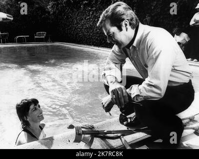 Natalie Wood et Robert Wagner film: The Affair (1977) personnages: Courtney Patterson, Marcus Simon Directeur: Gilbert Cates 20 novembre 1973 **AVERTISSEMENT** cette photographie est à usage éditorial exclusif et est le droit d'auteur des PRODUCTIONS ORTHOGRAPHIQUES GOLDBERG et/ou du photographe assigné par la Société de film ou de production et ne peut être reproduite que par des publications en conjonction avec la promotion du film ci-dessus. Un crédit obligatoire pour LES PRODUCTIONS ORTHOGRAPHIQUES GOLDBERG est requis. Le photographe doit également être crédité lorsqu'il est connu. Aucune utilisation commerciale ne peut être accordée sans l'autorisation écrite du F Banque D'Images
