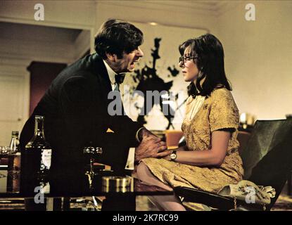 Walter Matthau & Elaine May film A New Leaf (1971) personnages : Henry Graham, Henrietta Lowell réalisateur : Elaine mai 11 mars 1971 **AVERTISSEMENT** cette photographie est à usage éditorial seulement et est la propriété de ABC et/ou du photographe assigné par The film or production Company et ne peut être reproduite que par des publications en liaison avec la promotion du film ci-dessus. Un crédit obligatoire à ABC est requis. Le photographe doit également être crédité lorsqu'il est connu. Aucune utilisation commerciale ne peut être accordée sans autorisation écrite de The film Company. Banque D'Images