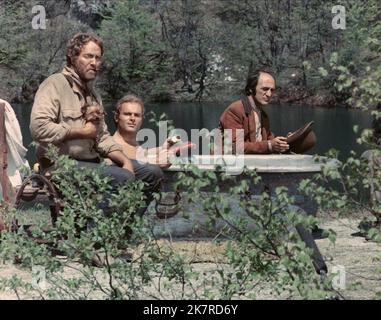 Terence Hill film: Man of the East (E POI LO CHIAMARONO il MAGNIFICO) personnages: Sir Thomas Fitzpatrick Phillip Moore IT/FR/Yu 1972, / DDR-Titel: 'Ein Gentleman IM Wilden Westen' Directeur: Enzo Barboni 28 septembre 1972 **AVERTISSEMENT** cette photographie est destinée à un usage éditorial exclusif et est protégée par les droits d'auteur des ARTISTES UNIS et/ou du photographe assigné par la Société du film ou de la production et ne peut être reproduite que par des publications dans le cadre de la promotion du film ci-dessus. Un crédit obligatoire pour LES ARTISTES UNIS est requis. Le photographe doit également être crédité lorsqu'il est connu. Aucune utilisation commerciale Banque D'Images