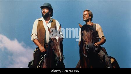 Bud Spencer & Terence Hill film: Trinity est encore mon nom! (Continuavano a chiamarlo Trinita) personnages: Bambino, Trinità IT 1971, Directeur: Enzo Barboni 21 octobre 1971 **AVERTISSEMENT** cette photographie est destinée à un usage éditorial exclusif et est protégée par les droits d'auteur du FILM WEST et/ou du photographe attribué par la Société de film ou de production et ne peut être reproduite que par des publications dans le cadre de la promotion du film ci-dessus. Un crédit obligatoire pour LE FILM WEST est requis. Le photographe doit également être crédité lorsqu'il est connu. Aucune utilisation commerciale ne peut être accordée sans l'autorisation écrite de film Comp Banque D'Images