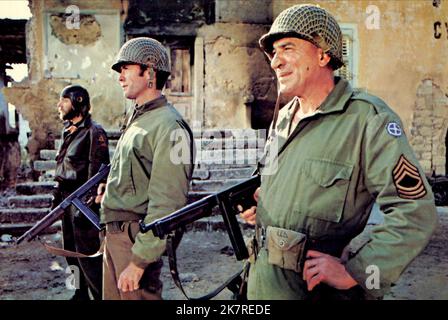 Donald Sutherland, Clint Eastwood & Telly Savalas film: Kelly'S Heroes (USA/YU 1970) personnages: Sgt. Oddball (commandant de réservoir), Pvt. Kelly, MSGT. Big Joe Directeur: Brian G.Hutton 23 juin 1970 **AVERTISSEMENT** cette photographie est destinée à un usage éditorial exclusif et est le copyright de MGM et/ou le photographe attribué par la Société de film ou de production et ne peut être reproduite que par des publications en conjonction avec la promotion du film ci-dessus. Un crédit obligatoire pour MGM est requis. Le photographe doit également être crédité lorsqu'il est connu. Aucune utilisation commerciale ne peut être accordée sans l'autorisation écrite du Banque D'Images