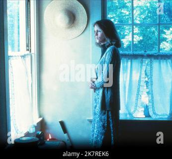 Jamie Lee Curtis film Halloween (1976) réalisateur : John Carpenter 25 octobre 1978 **AVERTISSEMENT** cette photographie est à usage éditorial exclusif et est la propriété de FALCON INTERNATIONAL / KIM GOTTLIEB et/ou du photographe désigné par le film ou la société de production et ne peut être reproduite que par des publications en liaison avec la promotion du film ci-dessus. Un crédit obligatoire pour FALCON INTERNATIONAL / KIM GOTTLIEB est requis. Aucune utilisation commerciale ne peut être accordée sans autorisation écrite de The film Company. Banque D'Images