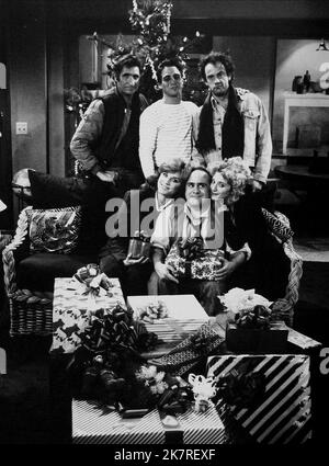 Judd Hirsch, Tony Danza, Christopher Lloyd, Marilu Henner, Danny Devito, Carol Kane Television: Taxi (TV-série) personnages: Alex Reiger,Tony Banta,révérend Jim Ignatowski,Elaine O'Connor-Nardo,Louie de Palma,Simka Dahblitz-Gravas USA 1963-1964, 12 septembre 1978 **AVERTISSEMENT** cette photographie est destinée à un usage éditorial exclusif et est le droit d'auteur de PARAMOUNT TELEVISION et/ou du photographe assigné par la Société de film ou de production et ne peut être reproduite que par des publications en conjonction avec la promotion du film ci-dessus. Un crédit obligatoire pour LA TÉLÉVISION PARAMOUNT est requis. Le photographe Banque D'Images