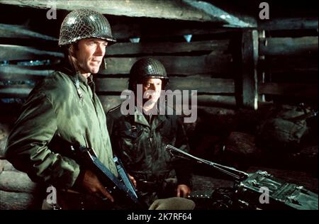 Clint Eastwood & Don Rickles film: Kelly'S Heroes (USA/YU 1970) personnages: Pvt. Kelly & SSgt. Crapgame Director: Brian G.Hutton 23 juin 1970 **AVERTISSEMENT** cette photographie est à usage éditorial exclusif et est le copyright de MGM et/ou le photographe assigné par la Société de film ou de production et ne peut être reproduite que par des publications dans le cadre de la promotion du film ci-dessus. Un crédit obligatoire pour MGM est requis. Le photographe doit également être crédité lorsqu'il est connu. Aucune utilisation commerciale ne peut être accordée sans l'autorisation écrite de la Société du film. Banque D'Images