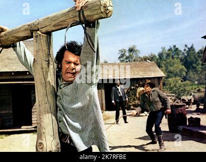 James Garner film: Skin Game (1971) Directeur: Paul Bogart 30 septembre 1971 **AVERTISSEMENT** cette photographie est à usage éditorial exclusif et est le copyright de WARNER BROS et/ou le photographe assigné par la Société de film ou de production et ne peut être reproduite que par des publications dans le cadre de la promotion du film ci-dessus. Un crédit obligatoire pour WARNER BROS est requis. Le photographe doit également être crédité lorsqu'il est connu. Aucune utilisation commerciale ne peut être accordée sans l'autorisation écrite de la Société du film. Banque D'Images