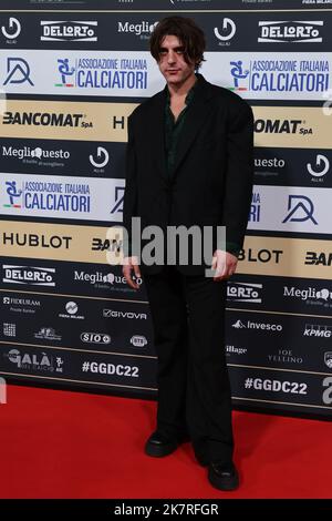 Milan, Italie. 17th octobre 2022. Rkomi Singer pendant le Gran Gala del Calcio AIC 2022 à Rho Fiera Milano, Milan. Crédit : SOPA Images Limited/Alamy Live News Banque D'Images