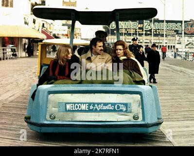 Bruce Dern & Ellen Burstyn film: The King of Marvin Gardens (USA 1972) personnages: Jason Staebler & Sally / lieu: Atlantic City Director: Bob Rafelson 12 octobre 1972 **AVERTISSEMENT** cette photographie est destinée à un usage éditorial exclusif et est protégée par les droits d'auteur de COLUMBIA PICTURES et/ou du photographe assigné par The film or production Company et ne peut être reproduite que par des publications dans le cadre de la promotion du film ci-dessus. Un crédit obligatoire pour LES PHOTOS DE COLUMBIA est requis. Le photographe doit également être crédité lorsqu'il est connu. Aucune utilisation commerciale ne peut être accordée sans autorisation écrite fr Banque D'Images