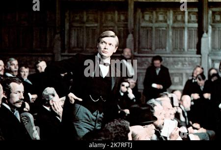 Simon Ward film: Young Winston (UK/USA 1972) personnages: Winston Churchill Directeur: Richard Attenborough 20 juillet 1972 **AVERTISSEMENT** cette photographie est à usage éditorial exclusif et est le droit d'auteur de COLUMBIA et/ou le photographe assigné par la Société du film ou de la production et ne peut être reproduite que par des publications dans le cadre de la promotion du film ci-dessus. Un crédit obligatoire pour LA COLOMBIE est requis. Le photographe doit également être crédité lorsqu'il est connu. Aucune utilisation commerciale ne peut être accordée sans l'autorisation écrite de la Société du film. Banque D'Images