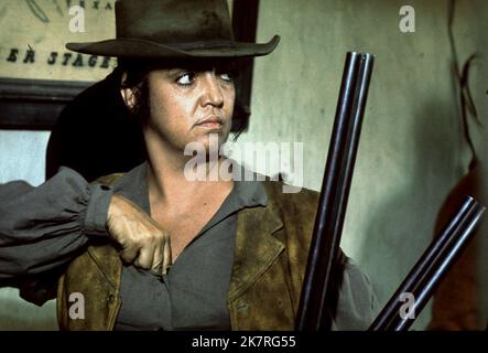 Katy Jurado film: Pat Garrett et Billy The Kid; Pat Garrett & Billy The Kid (USA 1973) personnages: Mme Baker Directeur: Sam Peckinpah 23 mai 1973 **AVERTISSEMENT** cette photographie est destinée à un usage éditorial exclusif et est protégée par les droits d'auteur de MGM et/ou du photographe attribué par la Société de film ou de production et ne peut être reproduite que par des publications dans le cadre de la promotion du film ci-dessus. Un crédit obligatoire pour MGM est requis. Le photographe doit également être crédité lorsqu'il est connu. Aucune utilisation commerciale ne peut être accordée sans l'autorisation écrite de la Société du film. Banque D'Images