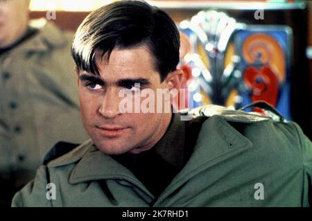 Treat Williams film: 1941 (USA 1979) personnages: Cpl. Chuck 'Stretch' Sitarski Directeur: Steven Spielberg 13 décembre 1979 **AVERTISSEMENT** cette photographie est à usage éditorial exclusif et est le droit d'auteur de COLUMBIA et/ou le photographe assigné par la Société du film ou de la production et ne peut être reproduite que par des publications dans le cadre de la promotion du film ci-dessus. Un crédit obligatoire pour LA COLOMBIE est requis. Le photographe doit également être crédité lorsqu'il est connu. Aucune utilisation commerciale ne peut être accordée sans l'autorisation écrite de la Société du film. Banque D'Images