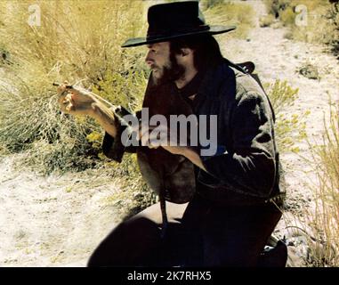 Clint Eastwood film: High Plains Drifter (USA 1973) personnages: The Stranger Director: Clint Eastwood 19 avril 1973 **AVERTISSEMENT** cette photographie est à usage éditorial exclusif et est le droit d'auteur d'UNIVERSAL et/ou du photographe assigné par la Société de film ou de production et ne peut être reproduite que par des publications dans le cadre de la promotion du film ci-dessus. Un crédit obligatoire pour UNIVERSEL est requis. Le photographe doit également être crédité lorsqu'il est connu. Aucune utilisation commerciale ne peut être accordée sans l'autorisation écrite de la Société du film. Banque D'Images