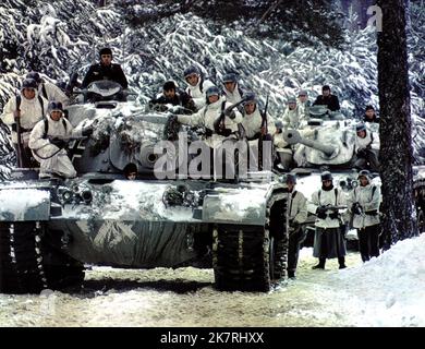 German Tanks film: Patton (USA 1970) Directeur: Franklin J. Schaffner 04 février 1970 **AVERTISSEMENT** cette photographie est à usage éditorial exclusif et est le droit d'auteur de 20th CENTURY FOX et/ou le photographe assigné par la Société de film ou de production et ne peut être reproduite que par des publications dans le cadre de la promotion du film ci-dessus. Un crédit obligatoire à 20th CENTURY FOX est requis. Le photographe doit également être crédité lorsqu'il est connu. Aucune utilisation commerciale ne peut être accordée sans l'autorisation écrite de la Société du film. Banque D'Images