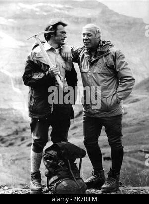 Clint Eastwood & George Kennedy film: The Eiger sanction (USA 1975) personnages: Dr. Jonathan Hemlock, Ben Bowman Directeur: Clint Eastwood 21 mai 1975 **AVERTISSEMENT** cette photographie est à usage éditorial exclusif et est le droit d'auteur d'UNIVERSAL et/ou du photographe assigné par la Société de film ou de production et ne peut être reproduite que par des publications dans le cadre de la promotion du film ci-dessus. Un crédit obligatoire pour UNIVERSEL est requis. Le photographe doit également être crédité lorsqu'il est connu. Aucune utilisation commerciale ne peut être accordée sans l'autorisation écrite de la Société du film. Banque D'Images