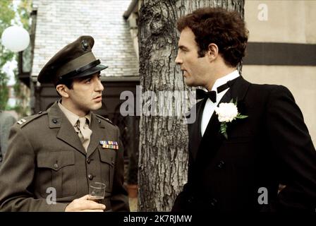 Al Pacino & James Caan film: The Godfather (USA 1972) personnages: Michael Corleone, Santino 'Sonny' Corleone / Literaturverfilmung (basé sur le livre de Mario Puzo) Directeur: Francis Ford Coppola 14 mars 1972 **AVERTISSEMENT** cette photographie est destinée à un usage éditorial exclusif et est protégée par les droits d'auteur des IMAGES ET/ou du photographe assigné par la Société de film ou de production et ne peut être reproduite que par des publications dans le cadre de la promotion du film ci-dessus. Un crédit obligatoire pour LES PHOTOS PARAMOUNT est requis. Le photographe doit également être crédité lorsqu'il est connu. Aucune utilisation commerciale ne peut Banque D'Images