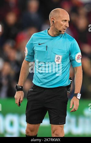 Arbitre Andy Davies lors du match du championnat Sky Bet Swansea City vs Reading au Swansea.com Stadium, Swansea, Royaume-Uni, 18th octobre 2022 (photo de Mike Jones/News Images) Banque D'Images