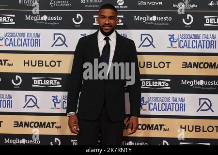 Milan, Italie. 17th octobre 2022. Gleison Bremer pendant le Gran Gala del Calcio AIC 2022 à Rho Fiera Milano, Milan. (Photo de Fabrizio Carabelli/SOPA Images/Sipa USA) crédit: SIPA USA/Alay Live News Banque D'Images
