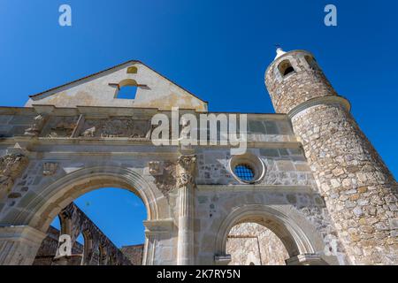 Vue sur l'ancienne église sans toit de Cuilapan de Guerrero, un monastère construit au 16th siècle par les Espagnols afin de convertir le Mixtec et Z Banque D'Images