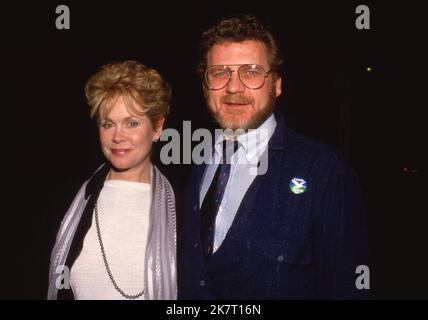 Elizabeth Montgomery et Robert Foxworth Circa 1990 crédit: Ralph Dominguez/MediaPunch Banque D'Images