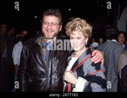 Elizabeth Montgomery et Robert Foxworth Circa 1990 crédit: Ralph Dominguez/MediaPunch Banque D'Images