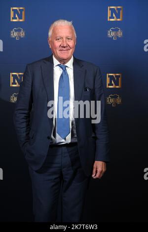 Patrick Lefevere, PDG d'Alpha Vinyl à pas rapide, photographié au tapis bleu de la cérémonie de remise des prix « Flandrien » pour le meilleur cycliste belge de la saison 2022, organisée par le journal « Het Nieuwsblad », à Bruges, le mardi 18 octobre 2022. BELGA PHOTO DAVID STOCKMAN Banque D'Images